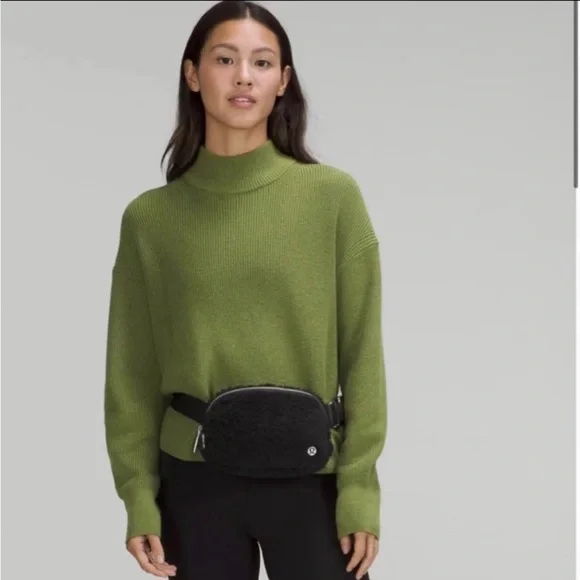 Lululemon Everywhere Belt Bag - Picture 7 of 8